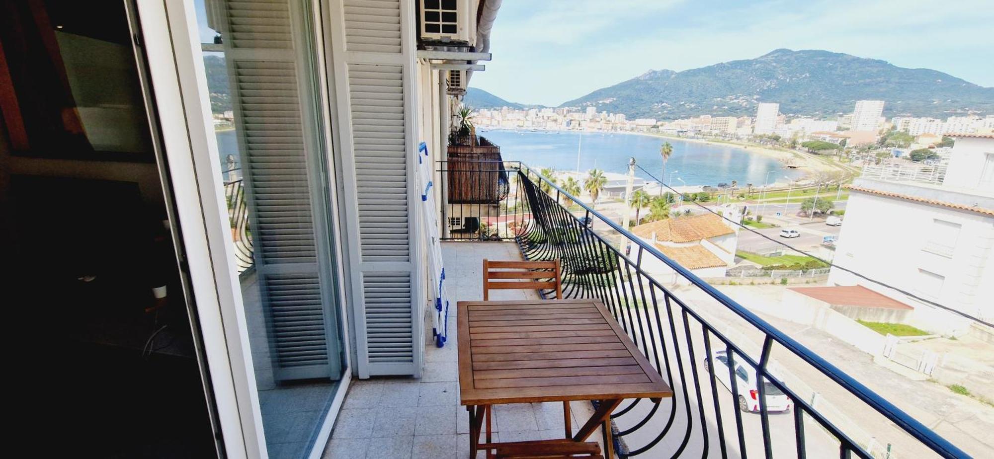 Magnifique Avec Balcon Vue A L'entree D'ajaccio Ajaccio (Corsica)