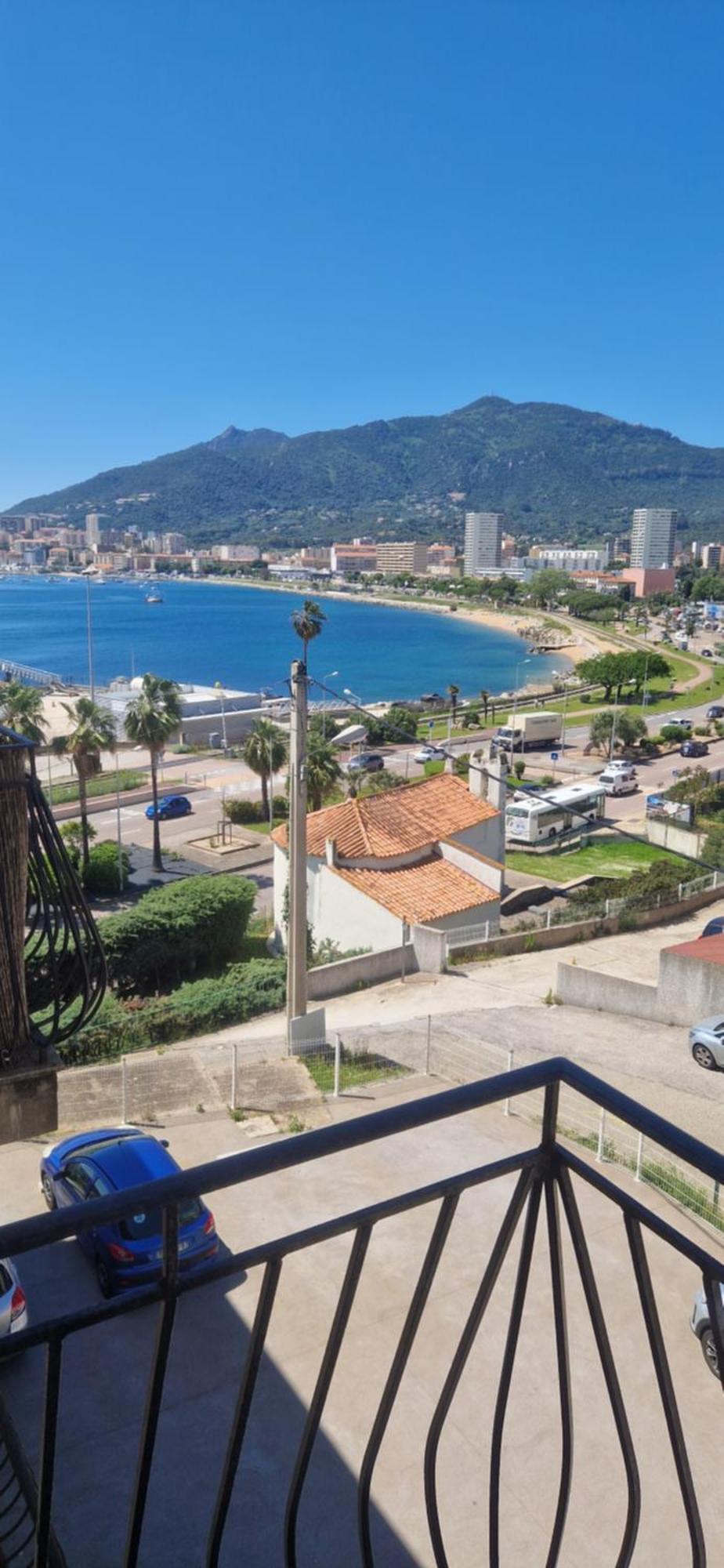 Magnifique Avec Balcon Vue A L'entree D'ajaccio